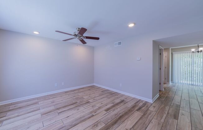 3 beds, 1.5 baths, 1,075 sqft, $1,650, Unit 723HCI