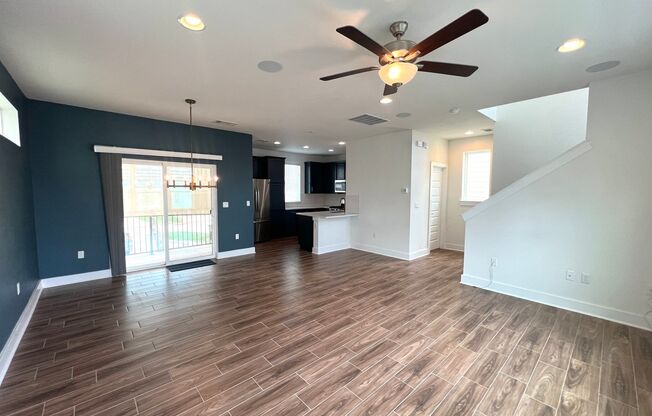 2 beds, 3.5 baths, $2,350