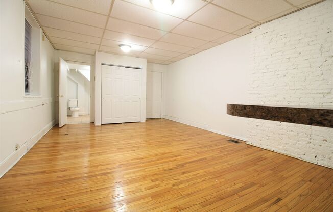 Beautiful Spacious Studio w/ Private Entrance!*Available September*