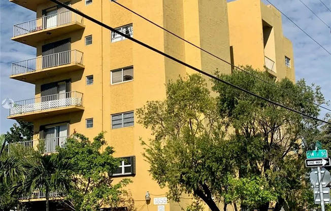 1855 SW 1 ST