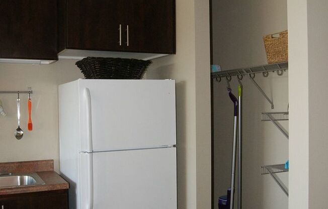 1 bed, 1 bath, 589 sqft, $1,350, Unit 2-208W