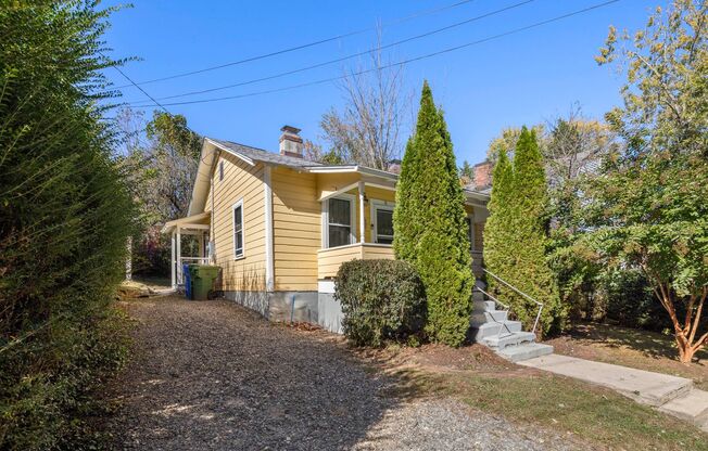 Absolutely Adorable Montford Cottage - One Bedroom Plus Office!