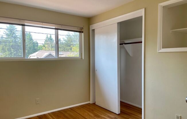 Charming 4 Bed 2 Bath Tri-level in Eastgate, Bellevue