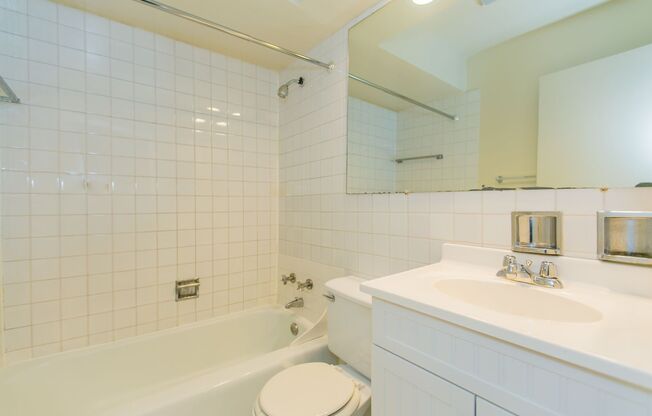 1 bed, 1 bath, 700 sqft, $1,825, Unit 425