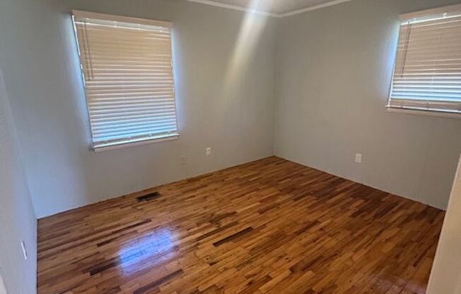 3 beds, 1 bath, $1,300