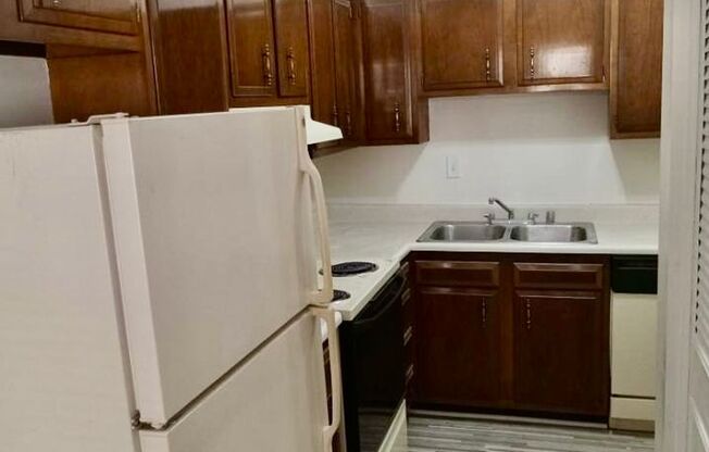 1 bed, 1 bath, 700 sqft, $850, Unit 4624-114