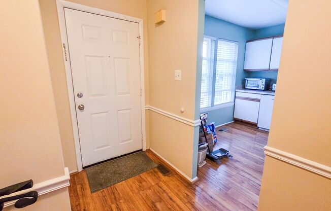 Beautiful 3BR Townhouse in Rockville/Derwood for early June Move-In!