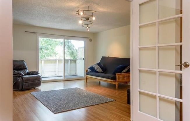Well Located and Spacious 2 Bedroom 2 Bath Condo in Mountain View