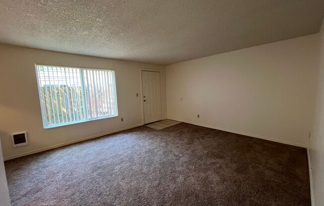 2 beds, 1 bath, 669 sqft, $1,245, Unit 33