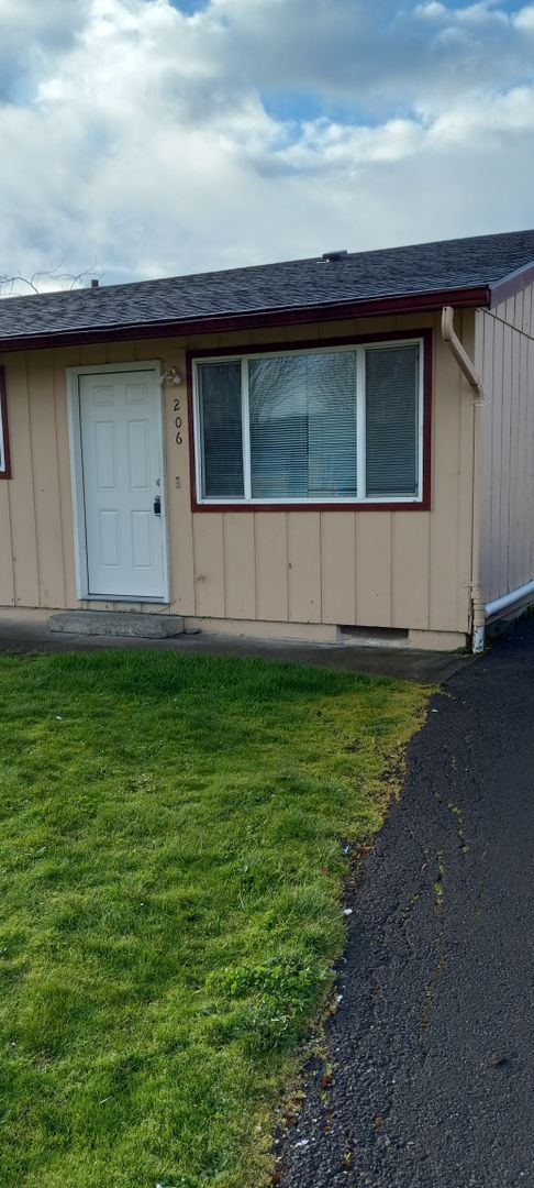 2 bedroom 1 bath home in Albany