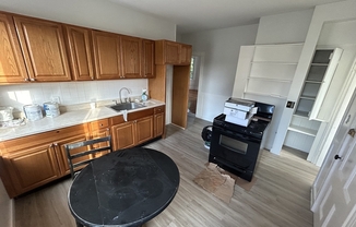 3 beds, 1 bath, 1,100 sqft, $3,200, Unit 2