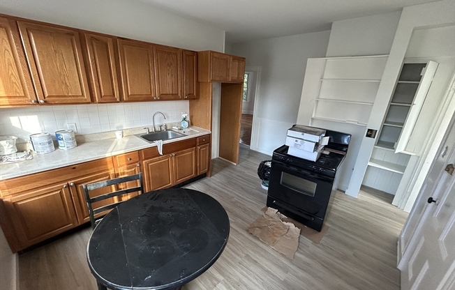 3 beds, 1 bath, 1,100 sqft, $3,200, Unit 2