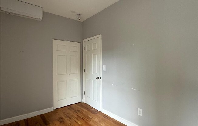 2 beds, 1 bath, $3,000, Unit GL