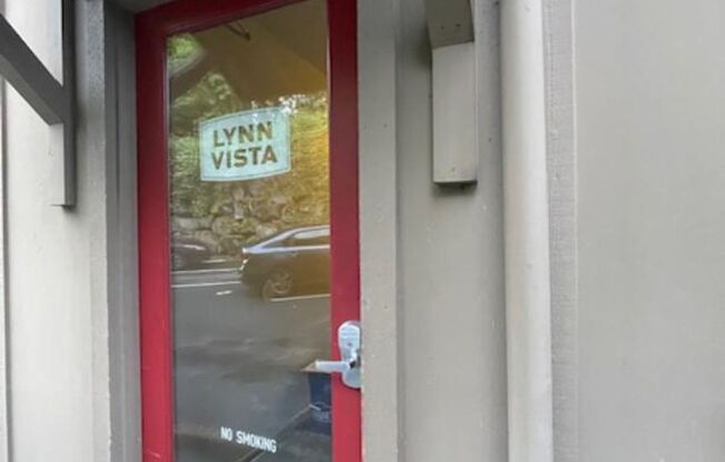 Enjoy Our Newly Reduced Rent This Spring!  Beautiful 1 bed 1  bath apartment in the heart of Seattle- Schedule a tour now!
