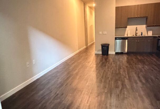 1 bed, 1 bath, 639 sqft, $1,867.95, Unit 214