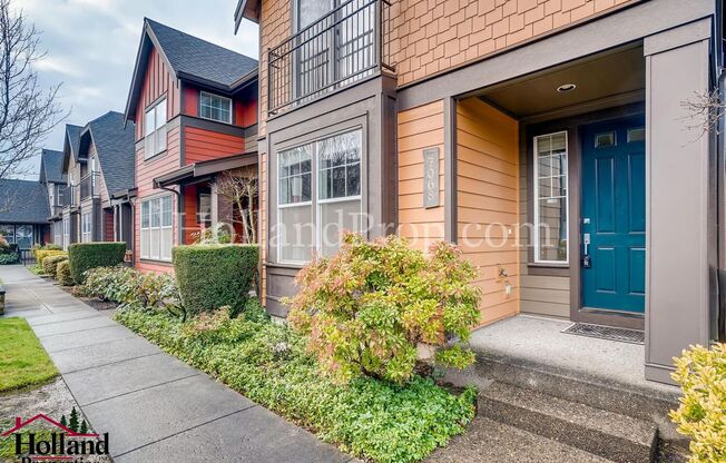 Beautiful 2 Bedroom 2.5 Bathroom Townhouse in Hillsboro!