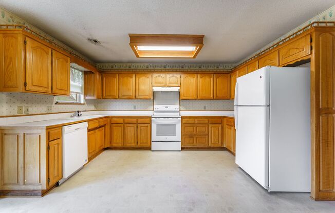 3 beds, 2 baths, $1,650