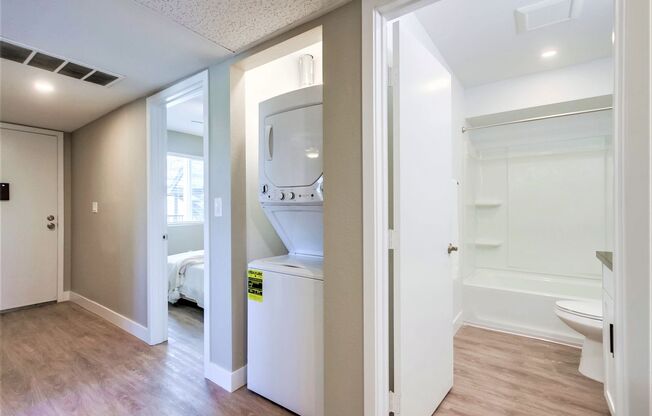 3 beds, 2.5 baths, 1,222 sqft, $3,295, Unit 34