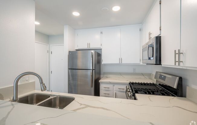 1 bed, 1 bath, 695 sqft, $1,848, Unit 313