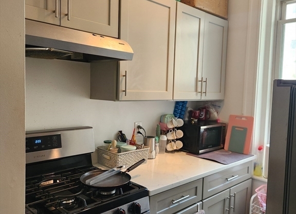 2 beds, 1 bath, 500 sqft, $2,800, Unit 12