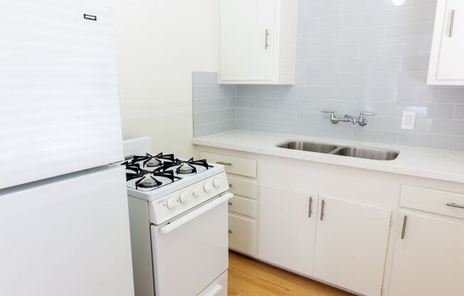 Studio, 1 bath, 375 sqft, $1,975, Unit 208