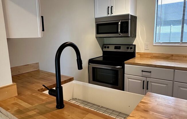 Fully Updated Townhouse in Mid-Town Ft Collins - Available Now!