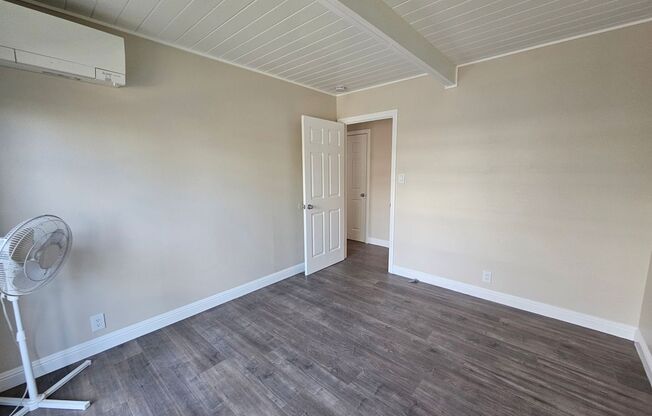 3 beds, 1 bath, $3,960