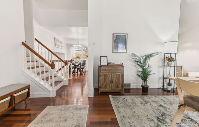 Furnished Rockrimmon 4-Bedroom with Mountain Views & D20 Schools
