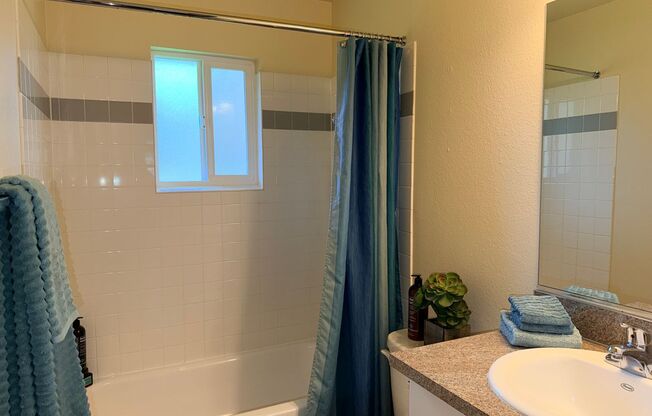 3 beds, 1 bath, 906 sqft, $1,799, Unit 14