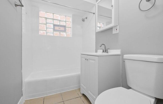 2 beds, 1 bath, 840 sqft, $1,650, Unit 7900-1G