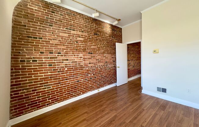 For Rent: Stylish Urban Living at 820 Park Ave– Your City Lifestyle Awaits!