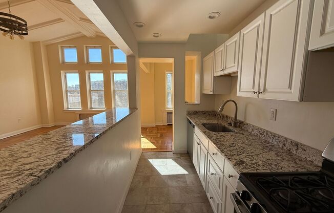 1 bed, 1 bath, 803 sqft, $2,450, Unit Royal York 1106