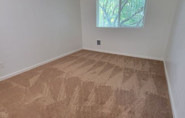 2 beds, 1 bath, 832 sqft, $1,750, Unit 210
