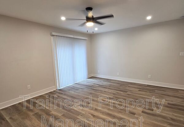 1107 W 40