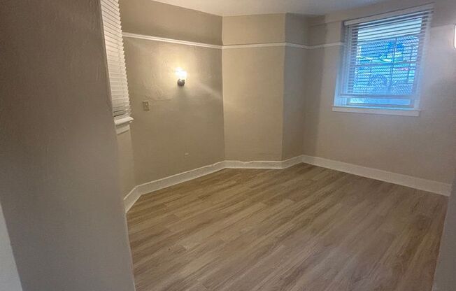 2 beds, 1 bath, $1,500, Unit Garden