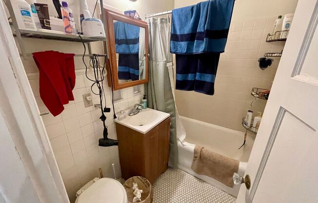 1 bed, 1 bath, $995, Unit 102