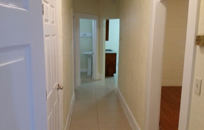 2 beds, 1 bath, $1,500, Unit #B