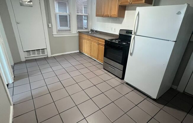 1 bed, 1 bath, 370 sqft, $975, Unit Unit 9