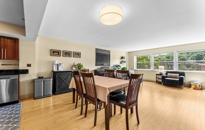 2 beds, 2 baths, 950 sqft, $3,800, Unit 512