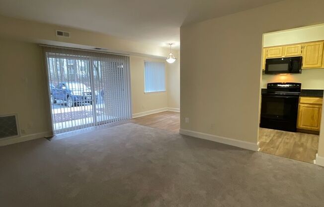 2 beds, 2 baths, 1,000 sqft, $1,975, Unit 14200 #104