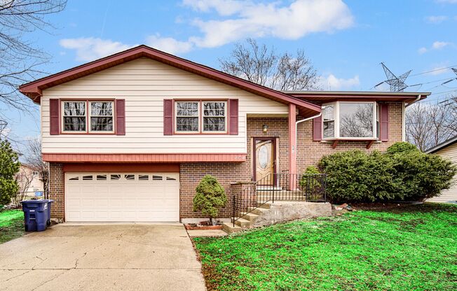 4 Bed 2.5 Bath in Des Plaines