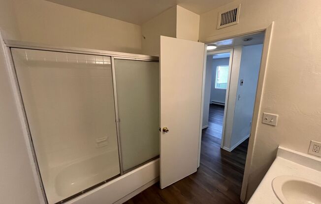 2 beds, 1 bath, 850 sqft, $825, Unit TU3050-12