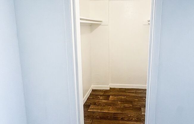 2 beds, 1 bath, $1,149, Unit 70