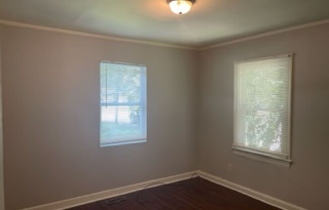 QUAINT 2 BEDROOM MINUTES FROM DOWNTOWN RALEIGH!