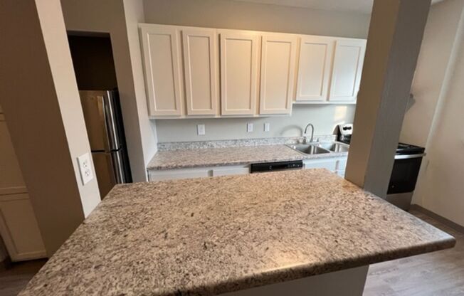 Studio, 1 bath, 650 sqft, $800, Unit 202