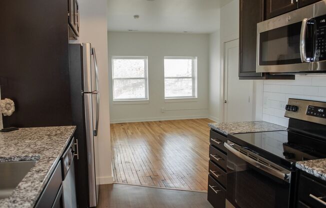 1 bed, 1 bath, 562 sqft, $910, Unit 907-401