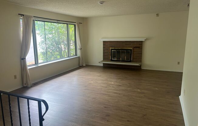 4Bd/1.75Ba Redmond House