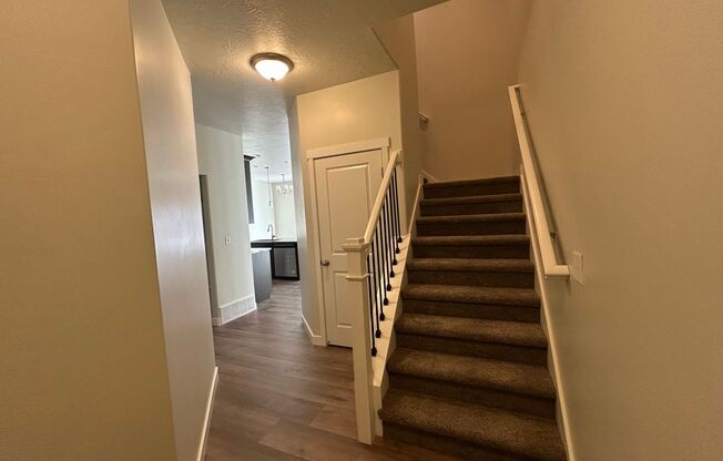 3 Bedroom 2.5 Bathroom Townhome in Lehi!