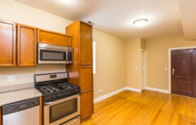 2 beds, 1 bath, $1,700, Unit 3735K SOUTH