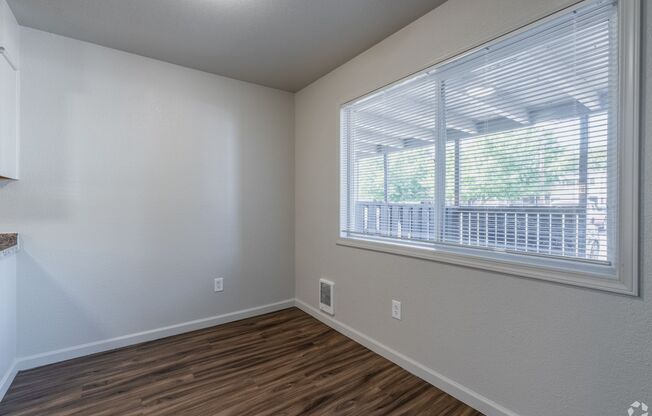 2 beds, 1 bath, 825 sqft, $1,225, Unit 42